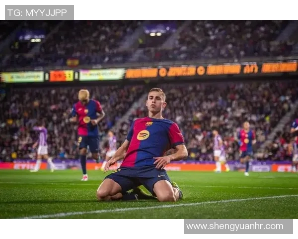 足球敬礼球星:从场上风采到场下精神,致敬那些用动作传递荣耀的传奇人物 足球敬礼球星:从场上风采到场下精神,致敬那些用动作传递荣耀的传奇人物