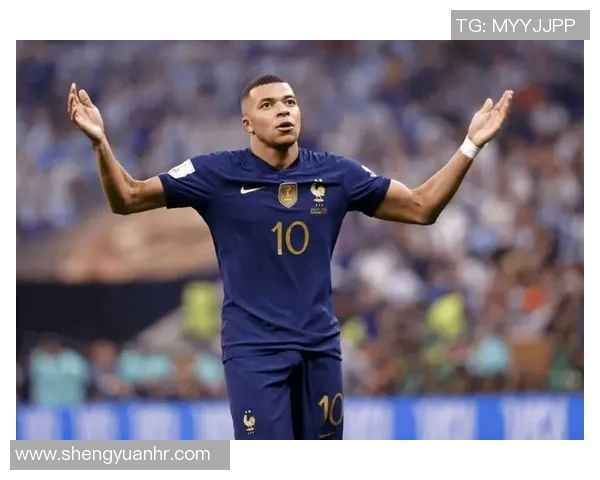 法国足球队13号球星:领袖风采与背后的成长历程揭秘 法国足球队13号球星:领袖风采与背后的成长历程揭秘